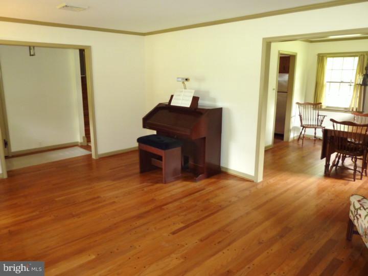 69 Hartford Road Medford, NJ 08055 - Photo 8 of 20 Living Room
