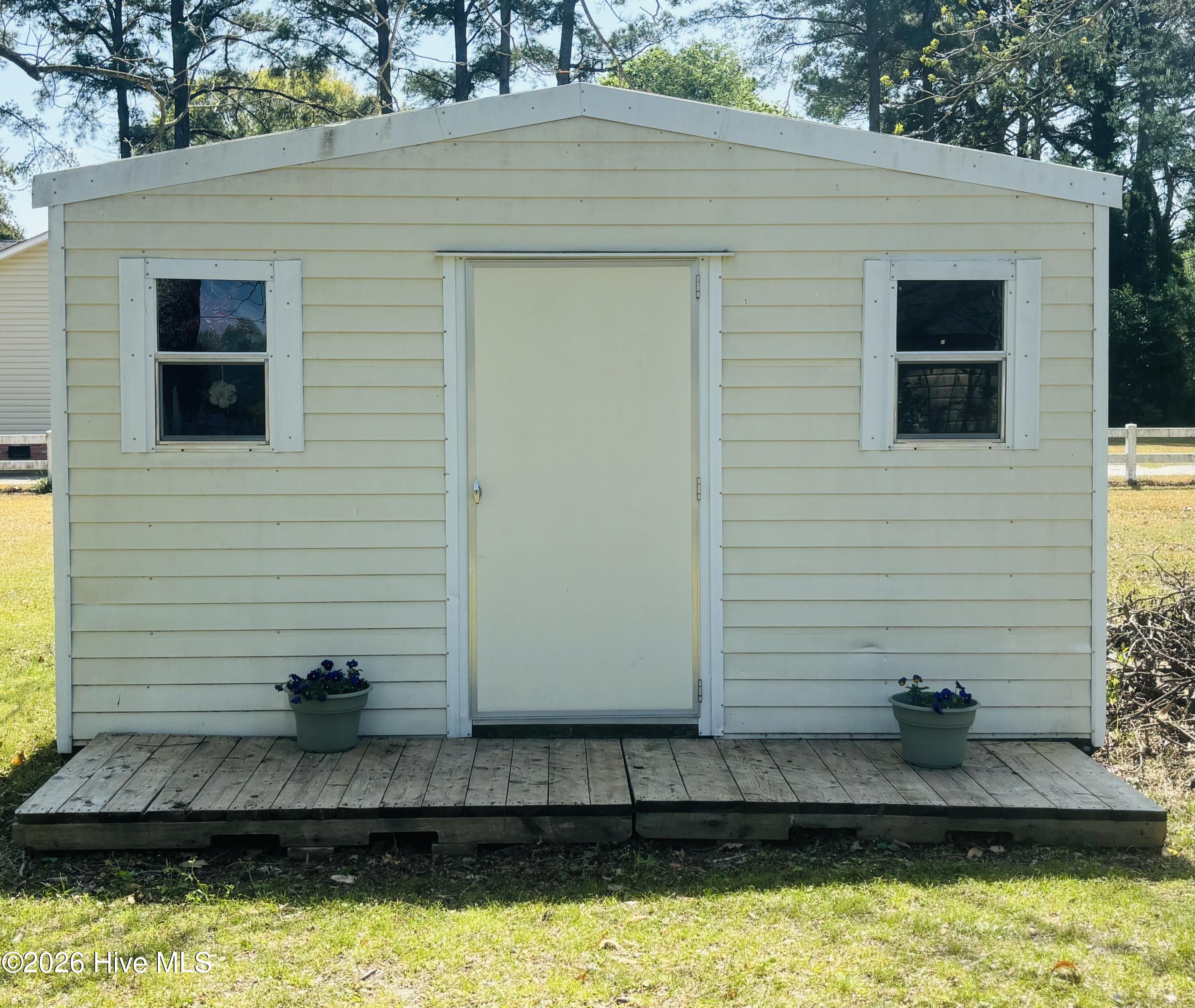 1011 Raleigh Road Clinton, NC 28328 - Photo 15 of 17 storage building