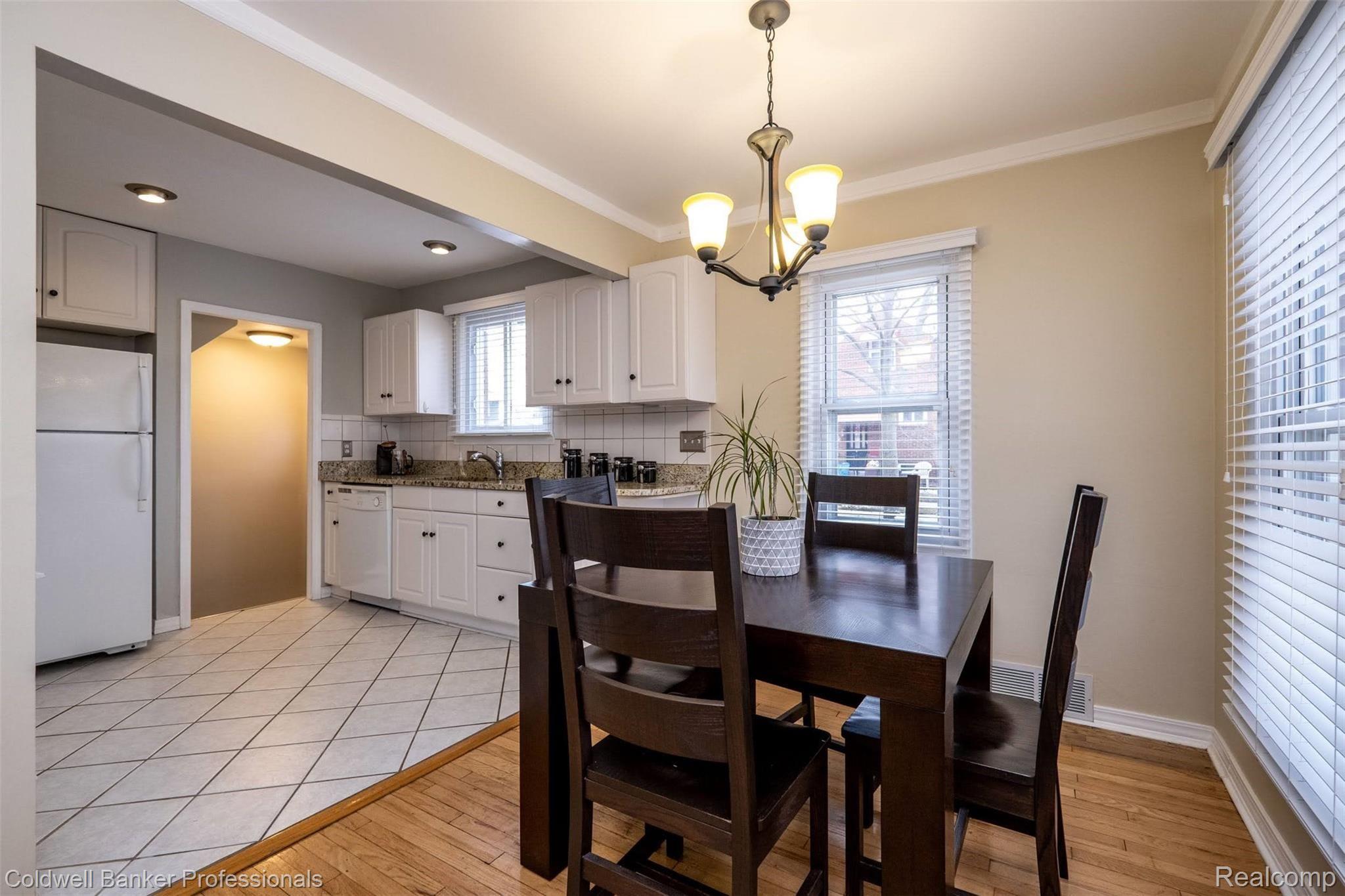 1089 Cambridge Road Berkley, MI 48072 - Photo 7 of 34 1089 Cambridge (8 of 38).jpg