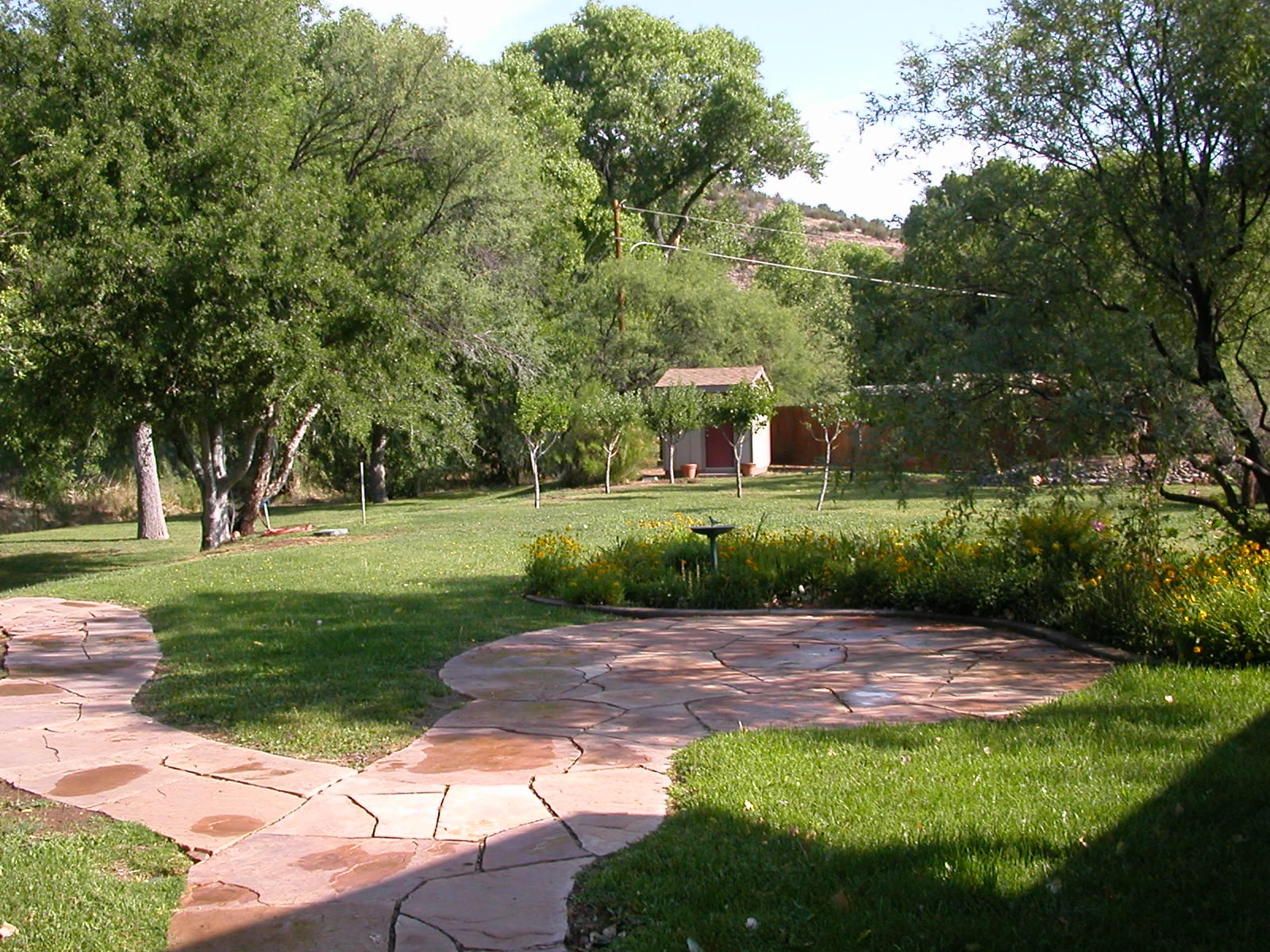 3800 East Sycamore Lane Rimrock, AZ 86335 - Photo 30 of 40 Welcoming walkways