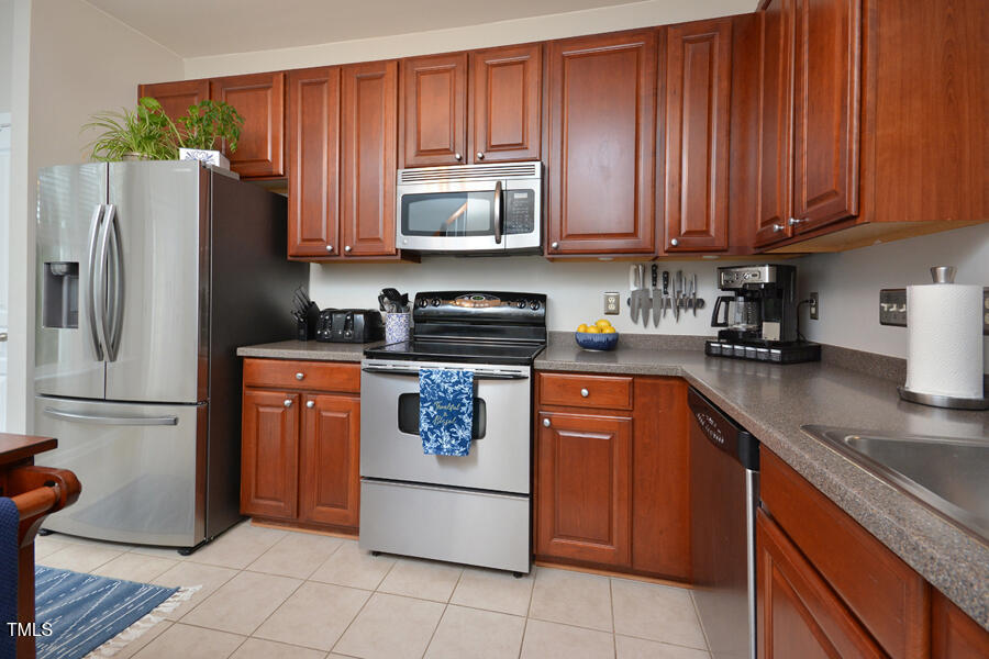 4847 Sir Duncan Way Raleigh, NC 27612 - Photo 12 of 29 4847 Sir Duncan Kitchen 3