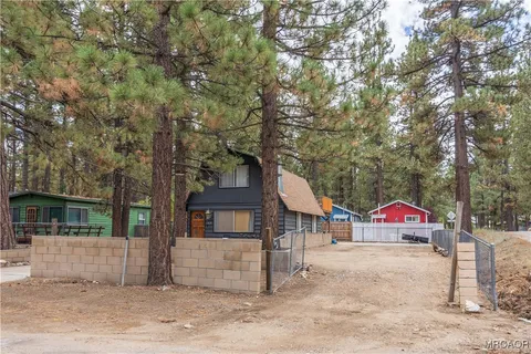 $375,000 | 828 West Sherwood Boulevard, Big Bear City, CA 92314
