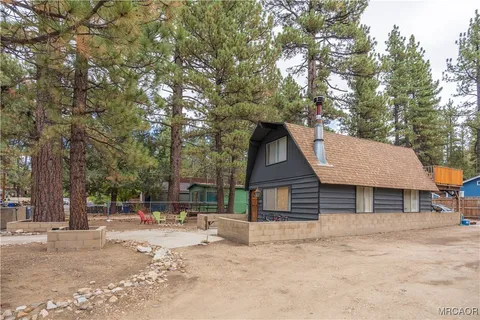 $375,000 | 828 West Sherwood Boulevard, Big Bear City, CA 92314