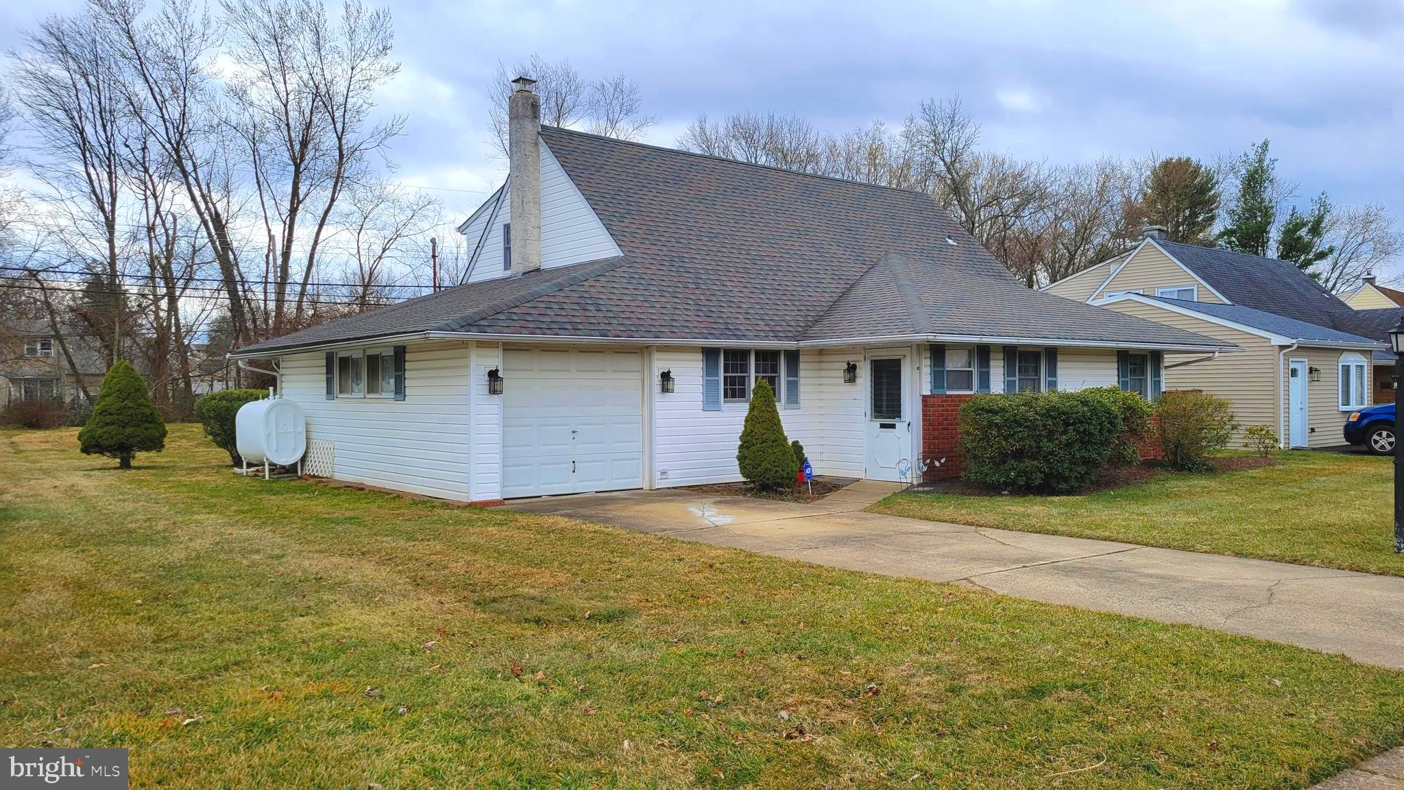 34 Hollow Road Levittown, PA 19056 - Photo 2 of 22 Gallery Image 2