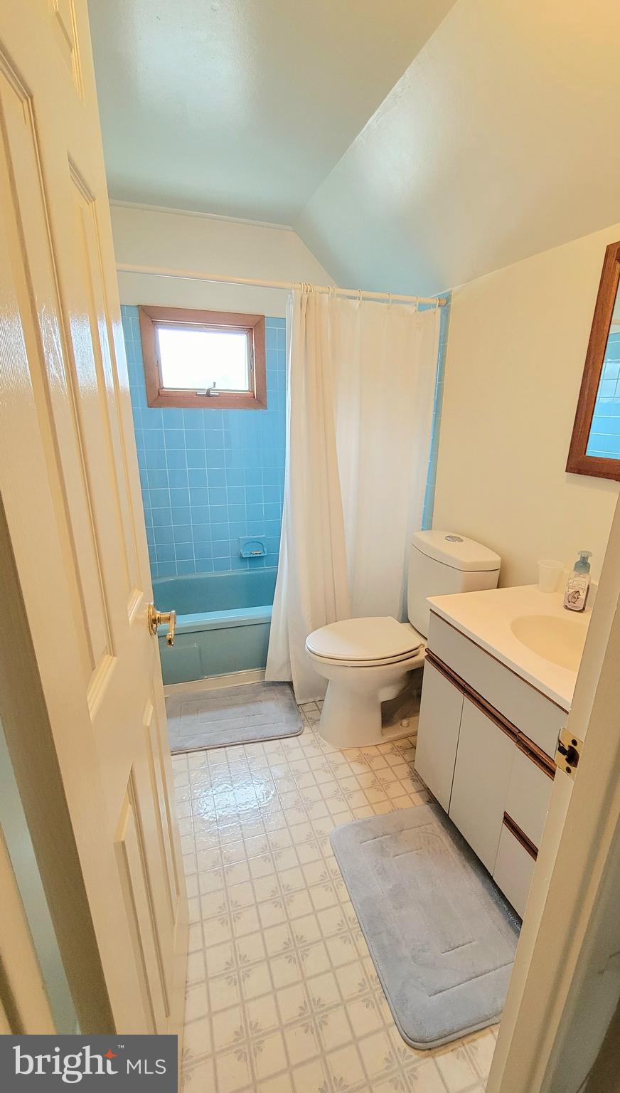 34 Hollow Road Levittown, PA 19056 - Photo 17 of 22 Upper Level Full Bath