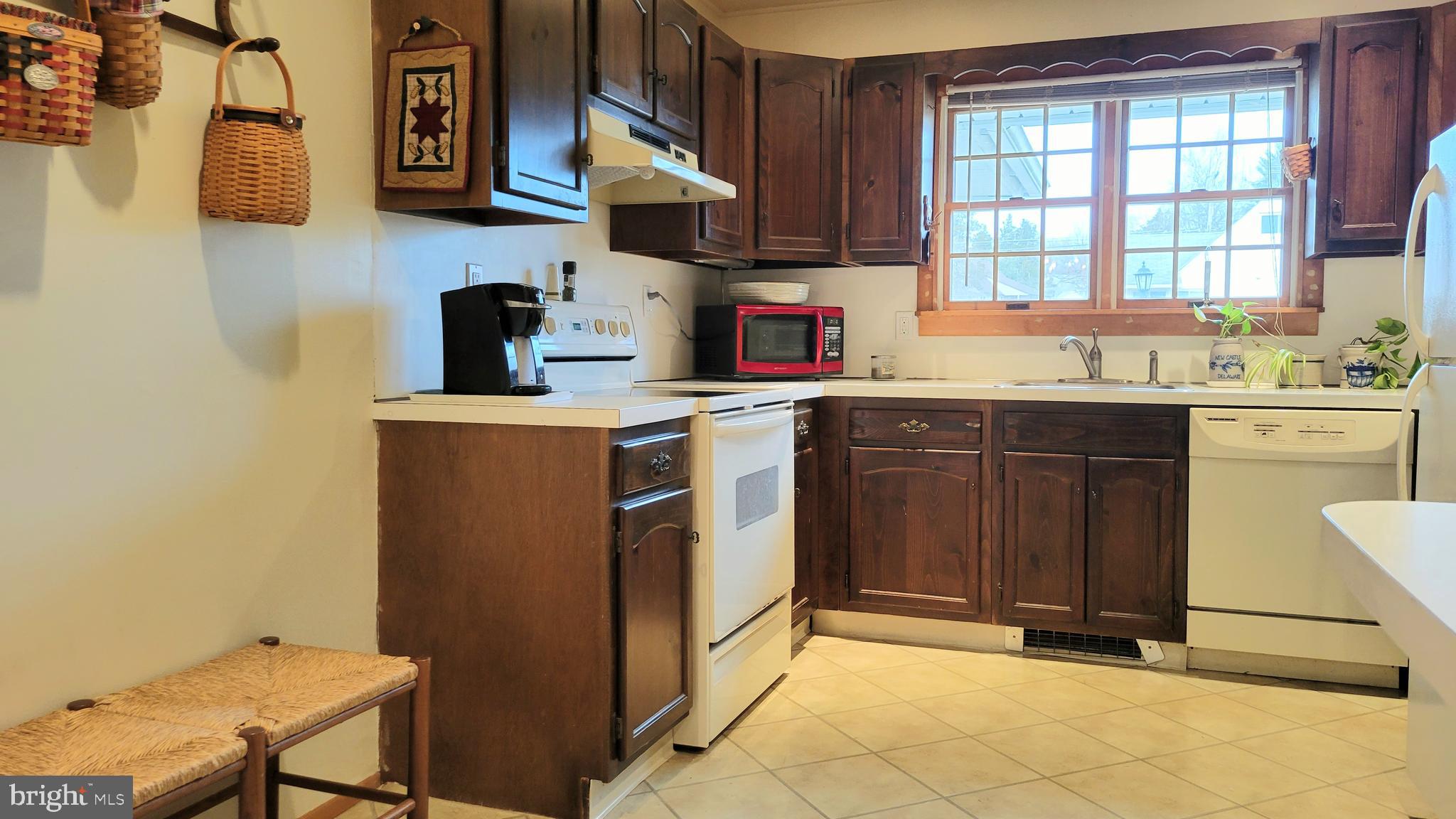 34 Hollow Road Levittown, PA 19056 - Photo 20 of 22 Kitchen