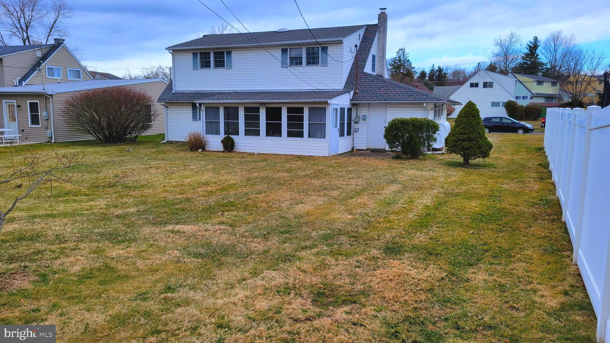 34 Hollow Road Levittown, PA 19056 - Photo 3 of 22 Gallery Image 3