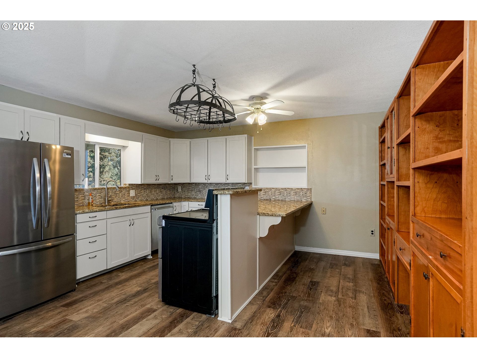 41036 Stayton Scio Road Southeast Stayton, OR 97383 - Photo 11 of 47 a kitchen with a refrigerator and a sink