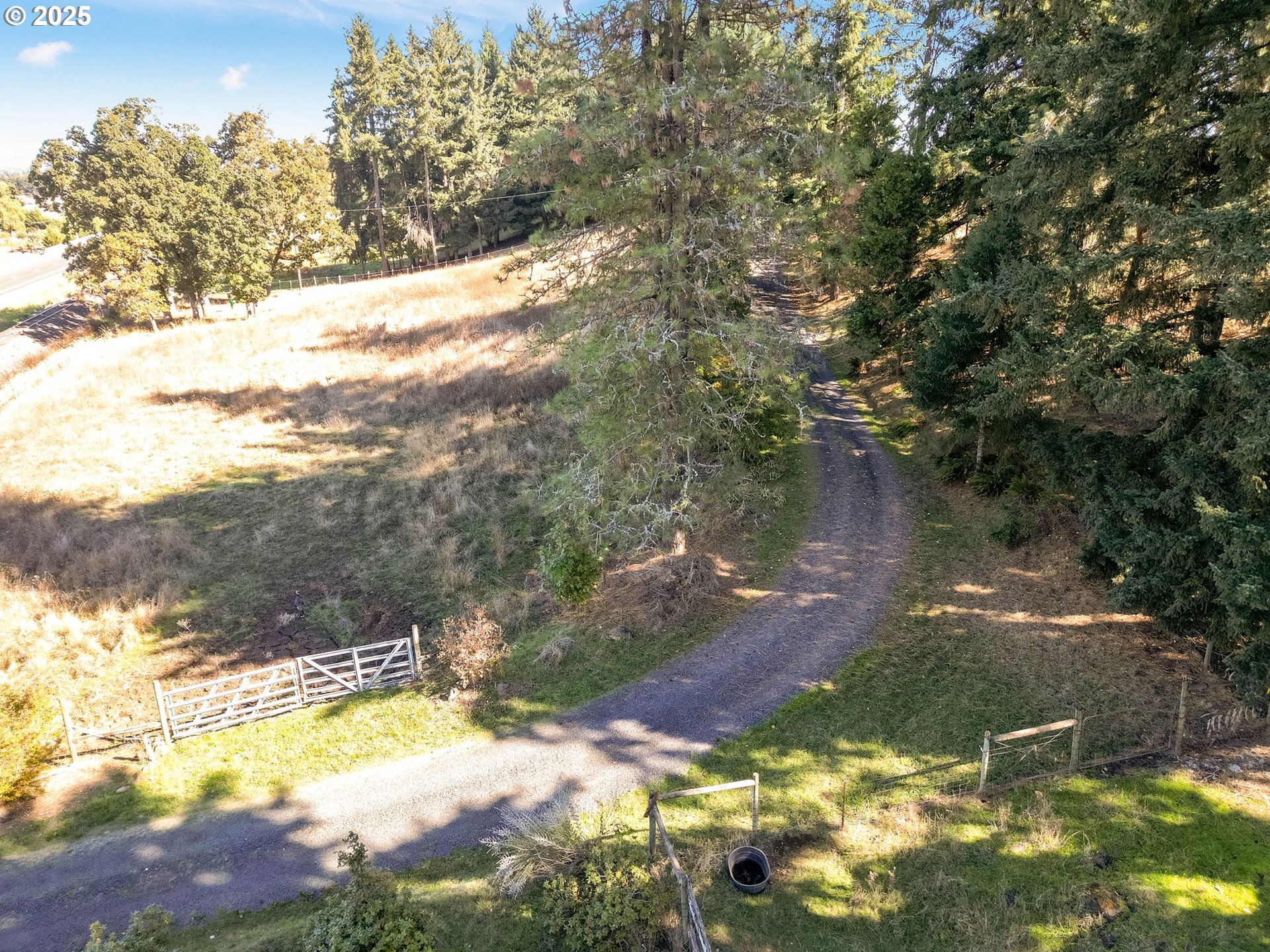 41036 Stayton Scio Road Southeast Stayton, OR 97383 - Photo 39 of 47 a view of a lake from a yard