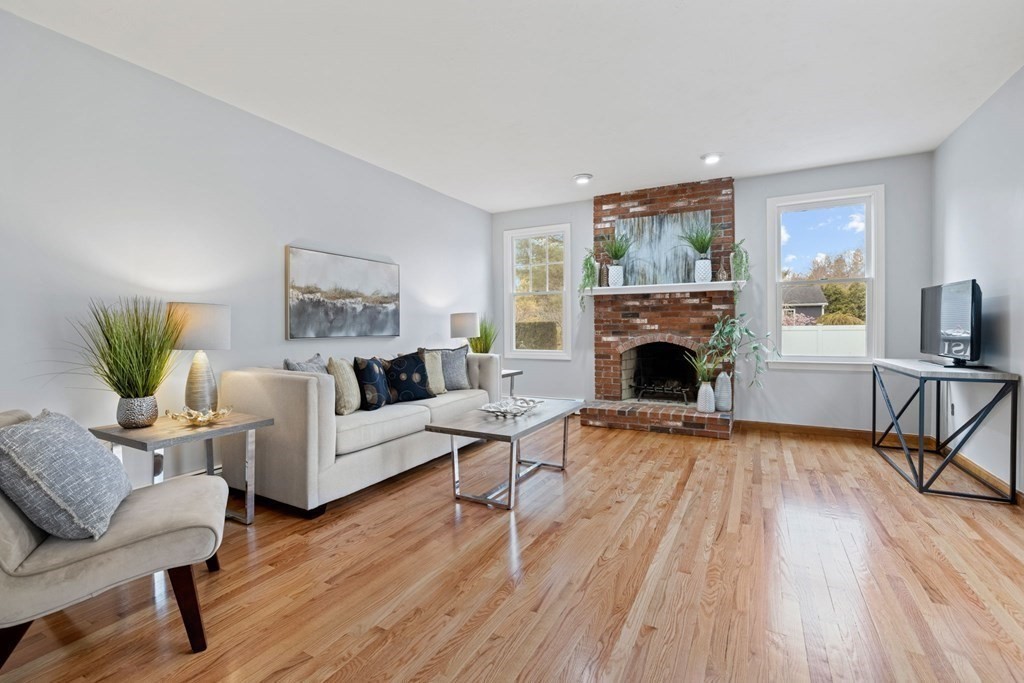 18 York Road Mansfield, MA 02048 - Photo 4 of 32