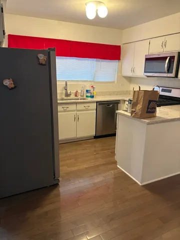 $2,200 | 109 Paramount Drive, Wood Dale, IL 60191