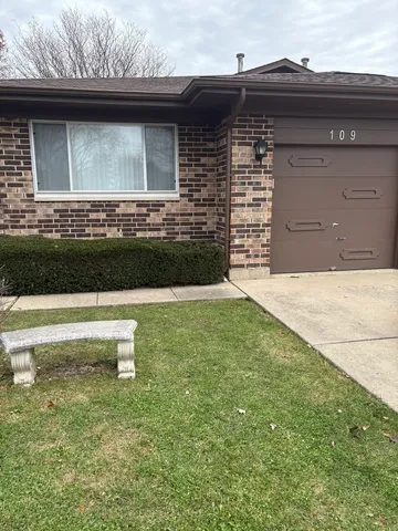 $2,200 | 109 Paramount Drive, Wood Dale, IL 60191