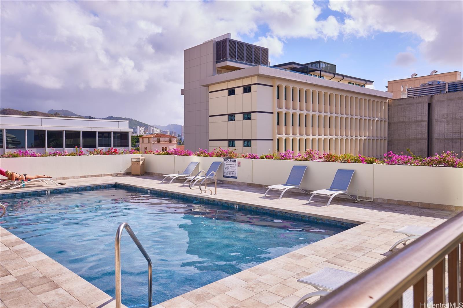 700 Richards Street, Unit 1708 Honolulu, HI 96813 - Photo 13 of 18 a view of a swimming pool with a lounge chairs