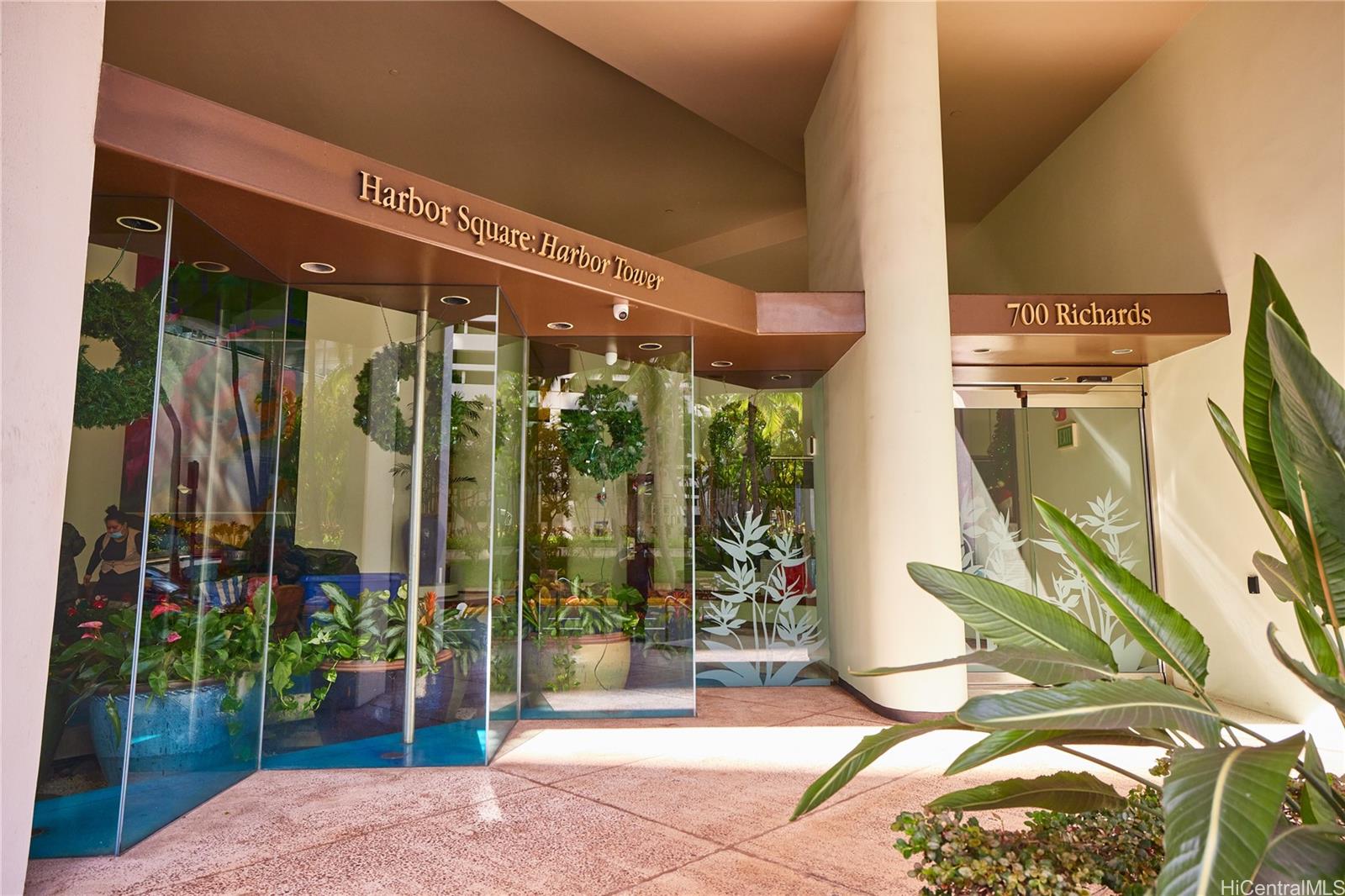 700 Richards Street, Unit 1708 Honolulu, HI 96813 - Photo 18 of 18 a view of a path along with garden