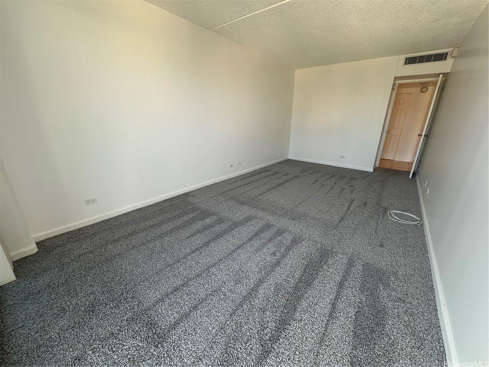 700 Richards Street, Unit 1708 Honolulu, HI 96813 - Photo 4 of 18 a view of small space