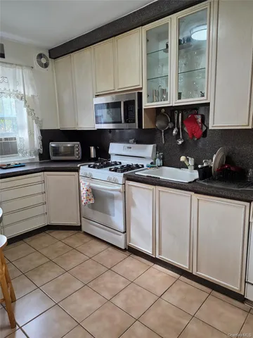 $3,750 | 142-26 61st Road | Queensboro Hill