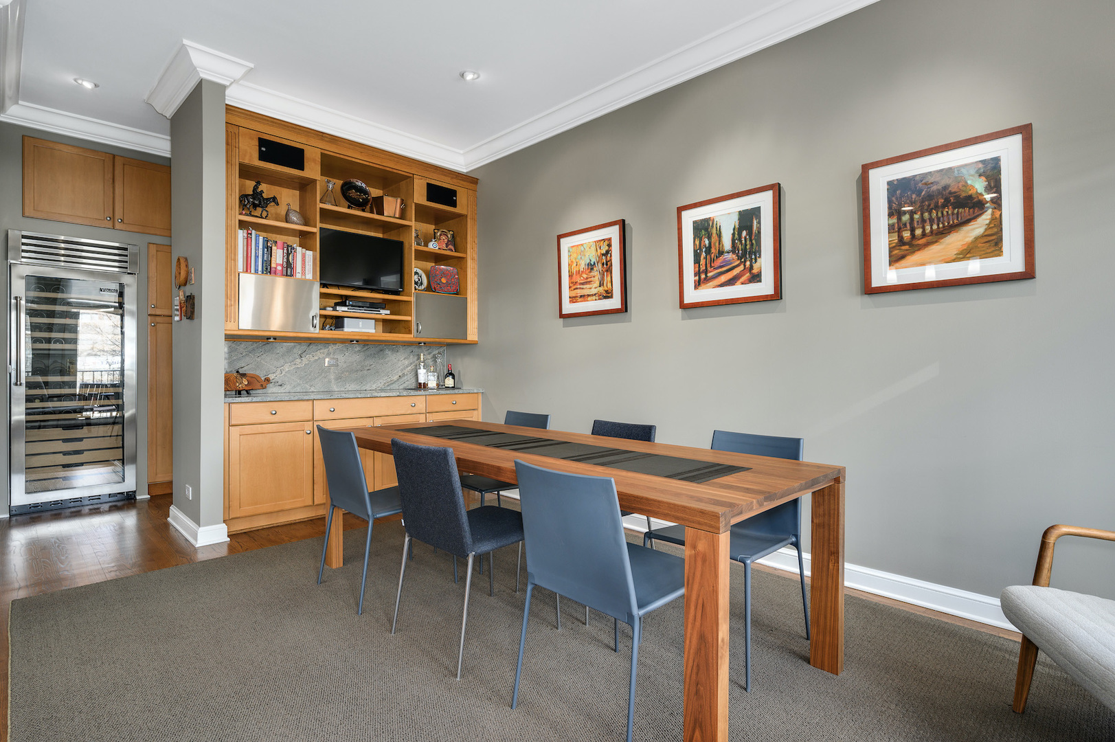 481 North Canal Street Chicago, IL 60654 - Photo 12 of 50 a view of a dining room with furniture