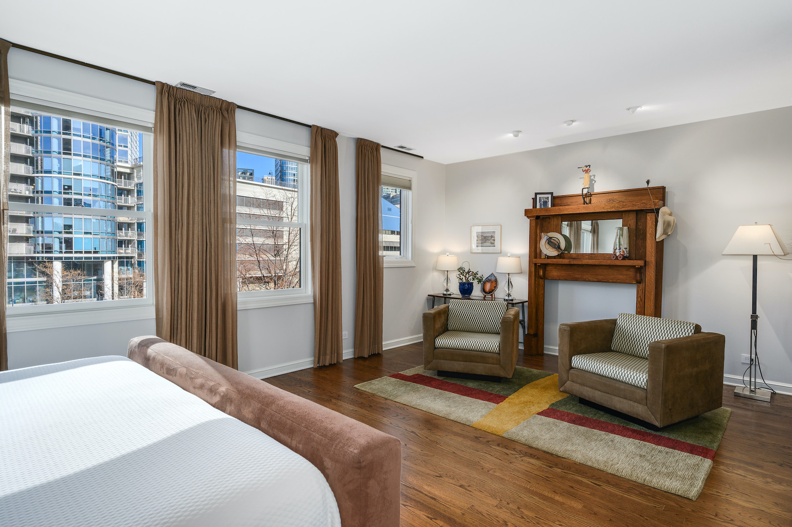 481 North Canal Street Chicago, IL 60654 - Photo 16 of 50 a bedroom with furniture and a large window
