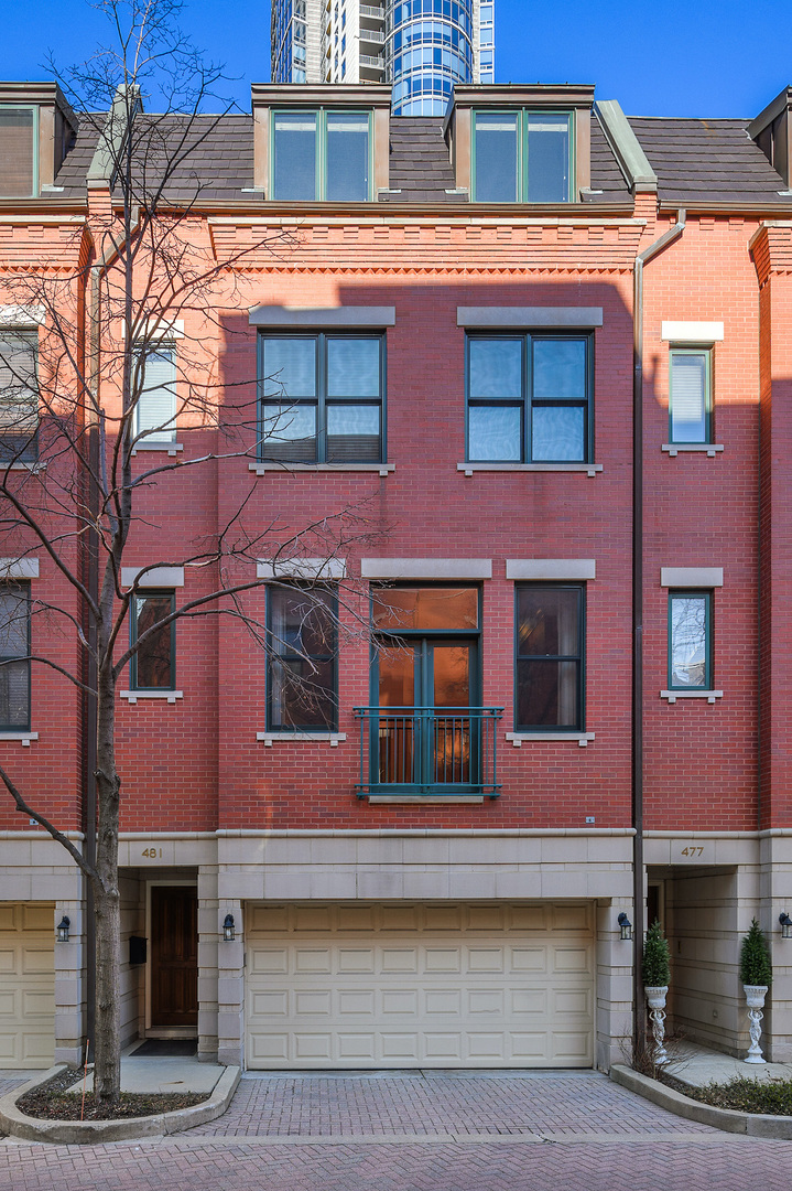 481 North Canal Street Chicago, IL 60654 - Photo 2 of 50 a front view of a building