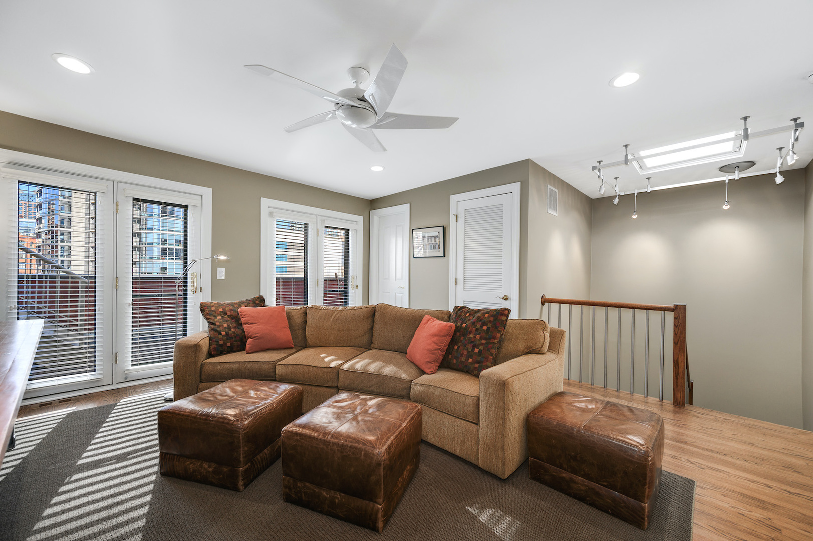 481 North Canal Street Chicago, IL 60654 - Photo 21 of 50 a living room with furniture and a window