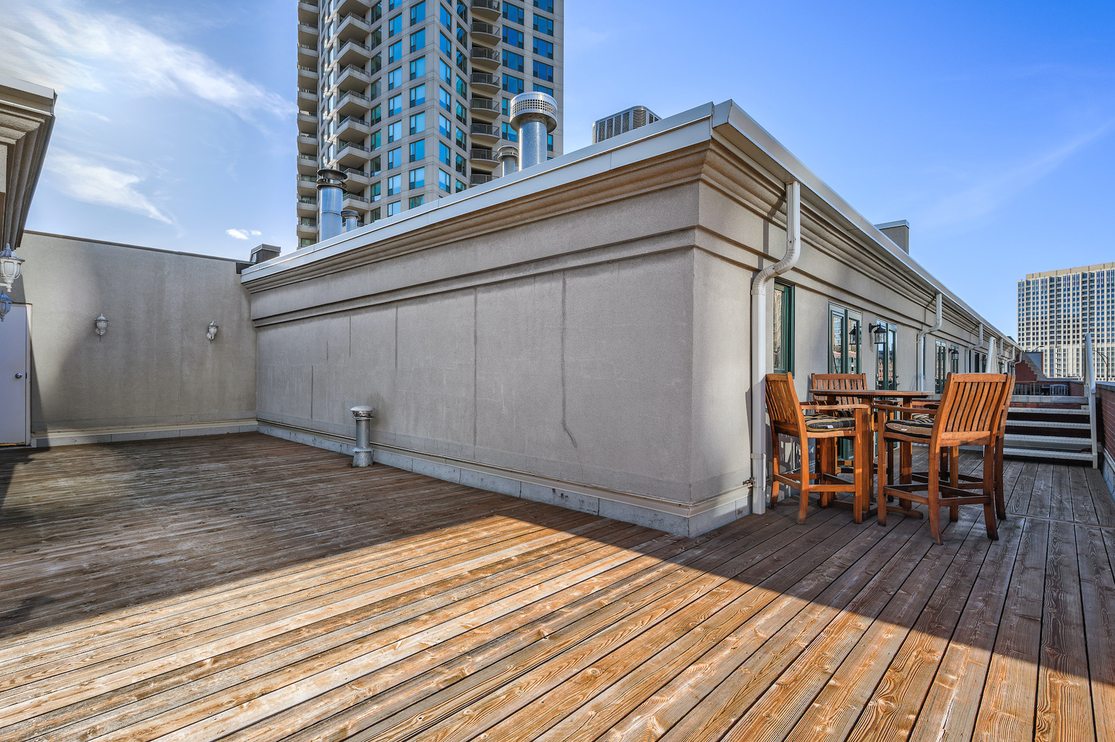 481 North Canal Street Chicago, IL 60654 - Photo 26 of 50 a roof deck view with a seating space