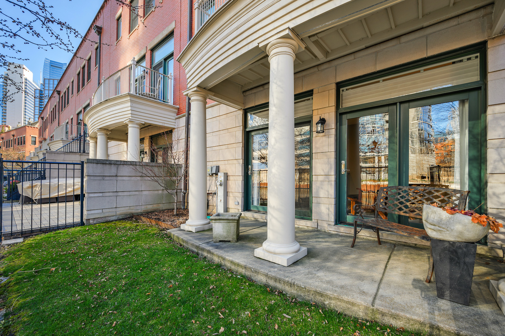 481 North Canal Street Chicago, IL 60654 - Photo 30 of 50 a view of a patio with table and chairs and wooden fence