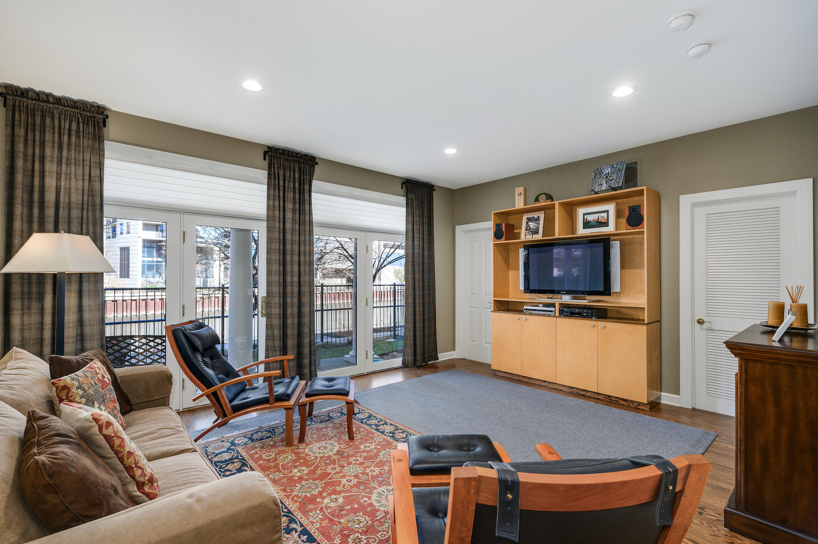 481 North Canal Street Chicago, IL 60654 - Photo 4 of 50 a living room with furniture and a flat screen tv