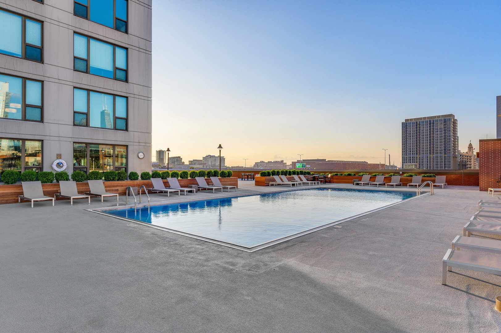 481 North Canal Street Chicago, IL 60654 - Photo 44 of 50 a view of a swimming pool and outdoor seating