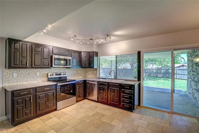 $1,800 | 4232 Sweetgum Way, Fort Worth, TX 76133