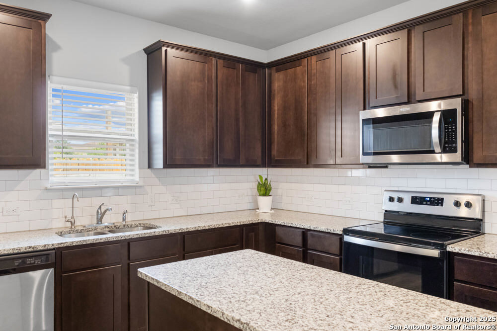 9938 Rancho Real Road San Antonio, TX 78224 - Photo 12 of 29 Gallery Image 12