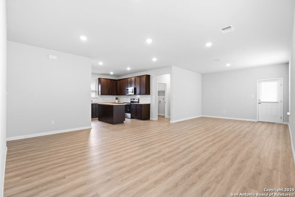 9938 Rancho Real Road San Antonio, TX 78224 - Photo 5 of 29 Gallery Image 5