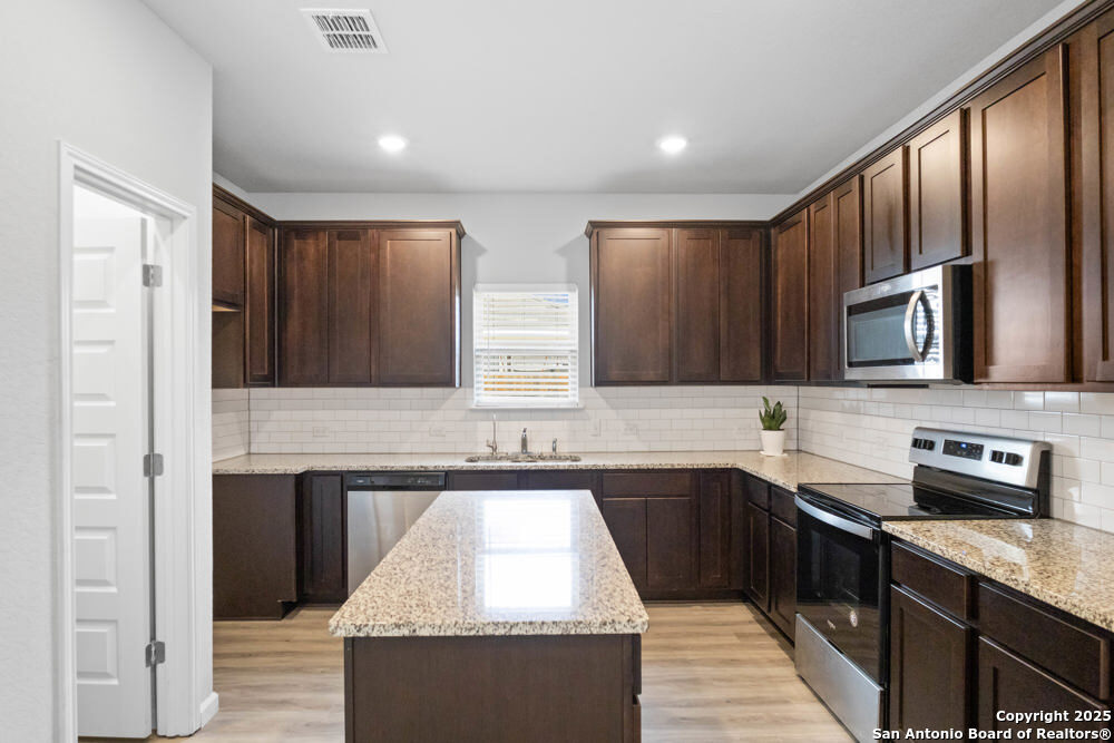 9938 Rancho Real Road San Antonio, TX 78224 - Photo 9 of 29 Gallery Image 9