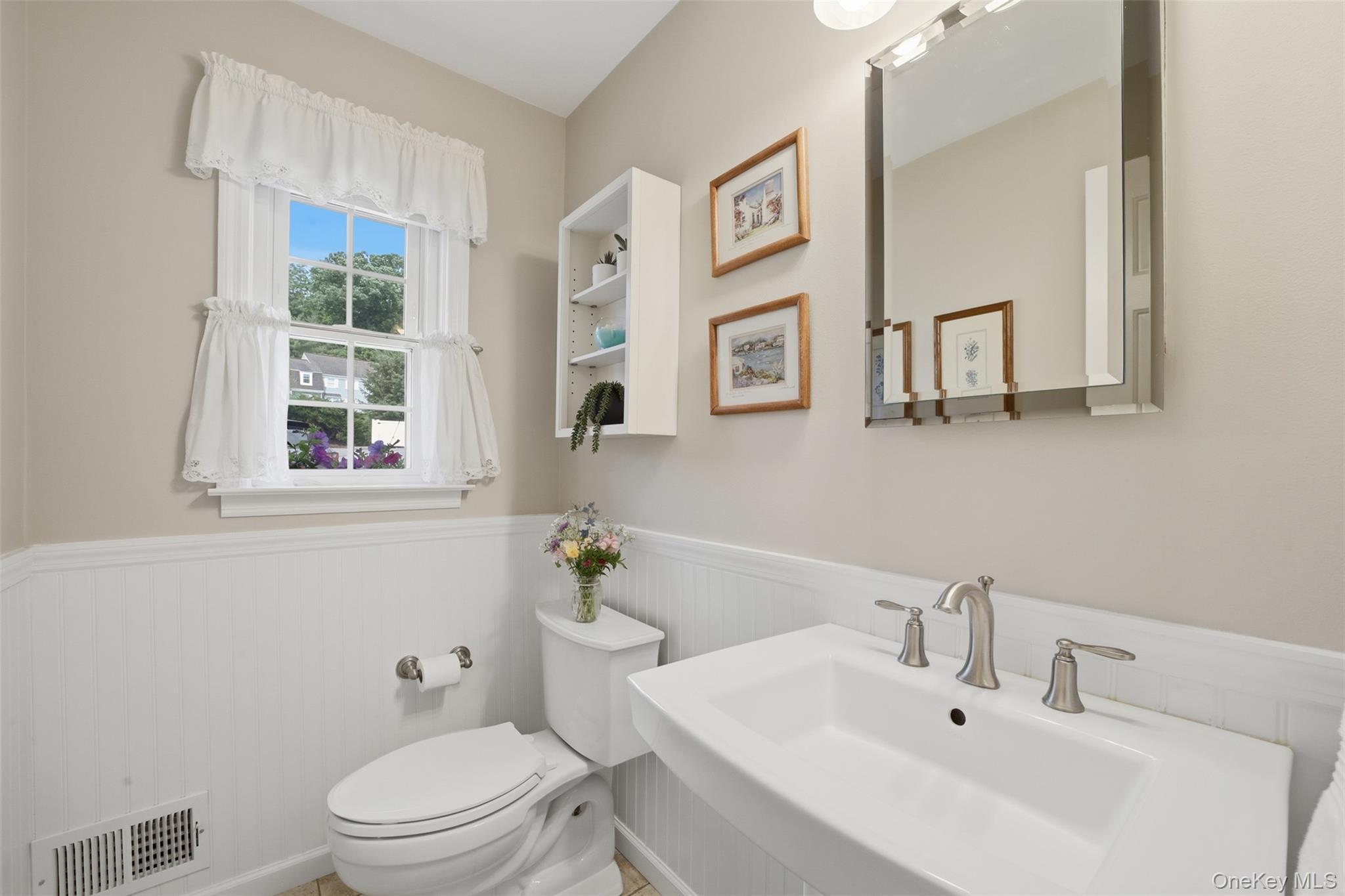 103 Locust Ridge Cross River, NY 10518 - Photo 12 of 43 1st floor powder room