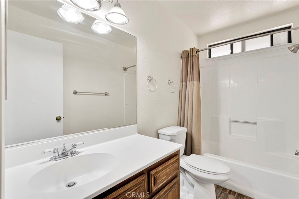 14475 Pioneer Road Apple Valley, CA 92307 - Photo 17 of 32 Guest Bathroom