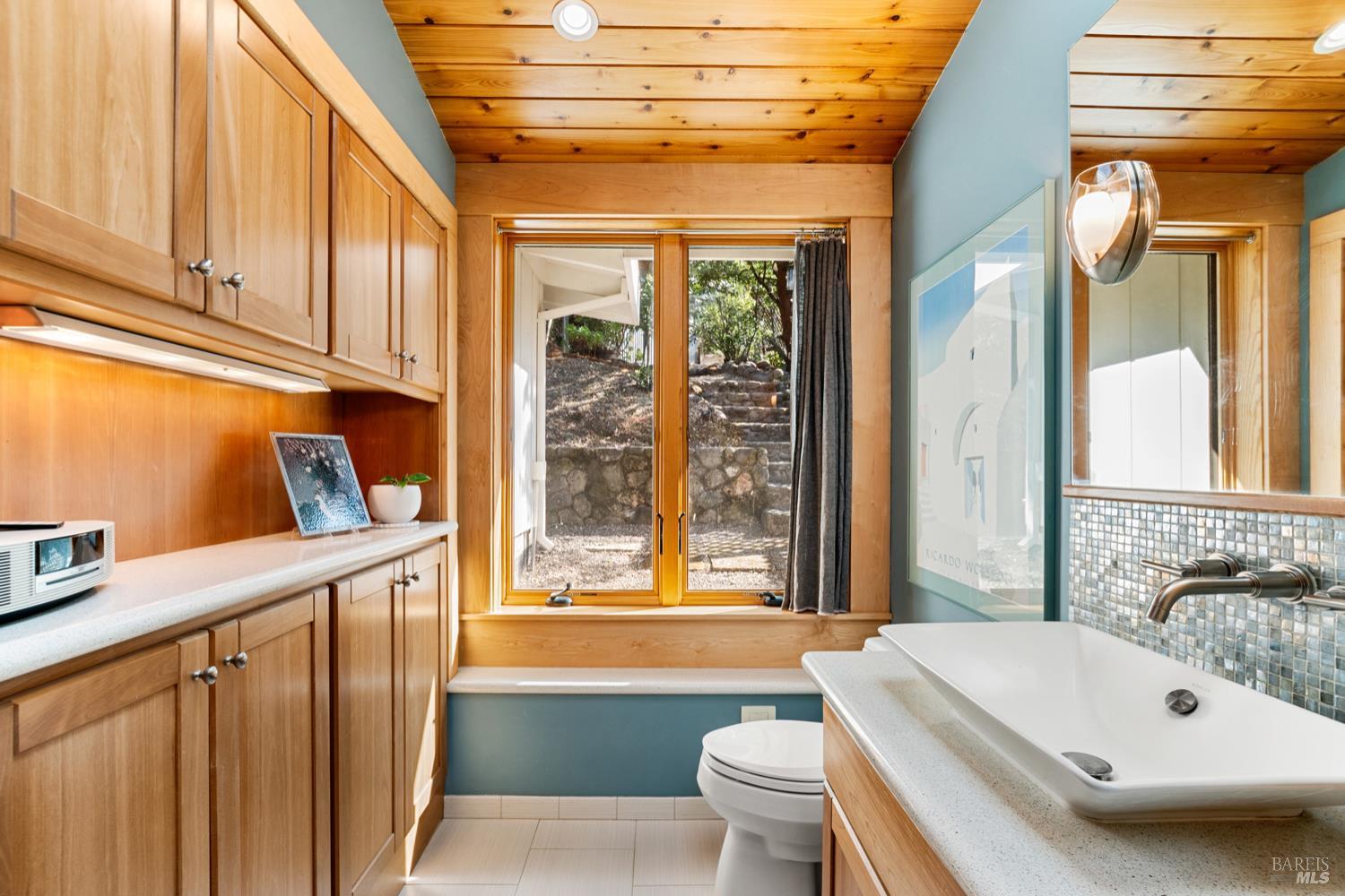 304 High Street Calistoga, CA 94515 - Photo 31 of 53 a bathroom with a sink a toilet and tub