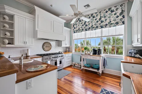 $5,250,000 | 410 Old Towne Lane, Juno Beach, FL 33408