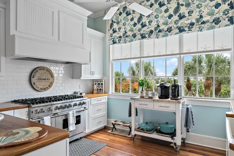 $5,650,000 | 410 Old Towne Lane, Juno Beach, FL 33408