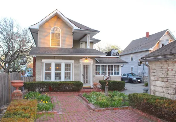 $299,900 | 4130 Mercier Street, Kansas City, MO 64111