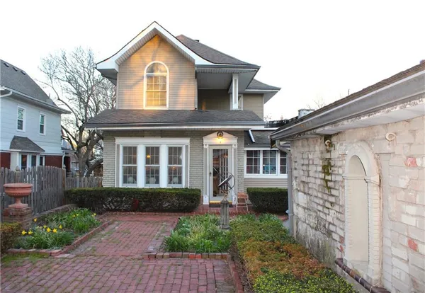 $299,900 | 4130 Mercier Street, Kansas City, MO 64111