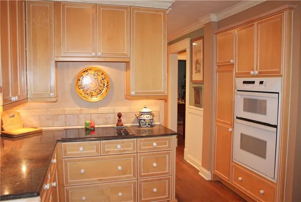 $299,900 | 4130 Mercier Street, Kansas City, MO 64111