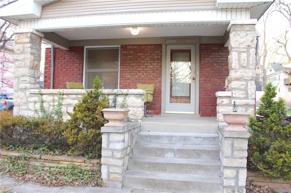 $299,900 | 4130 Mercier Street, Kansas City, MO 64111