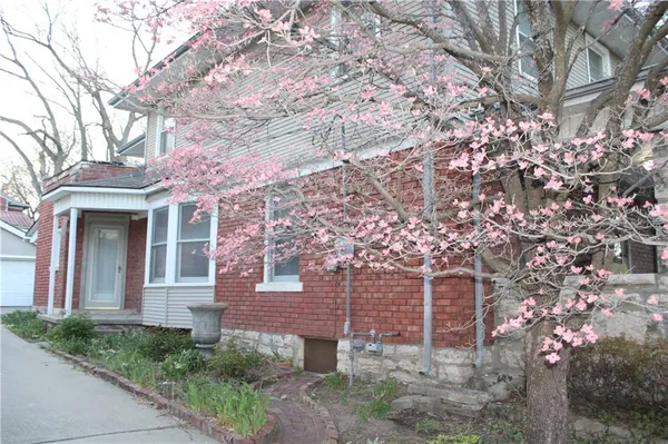 $299,900 | 4130 Mercier Street, Kansas City, MO 64111