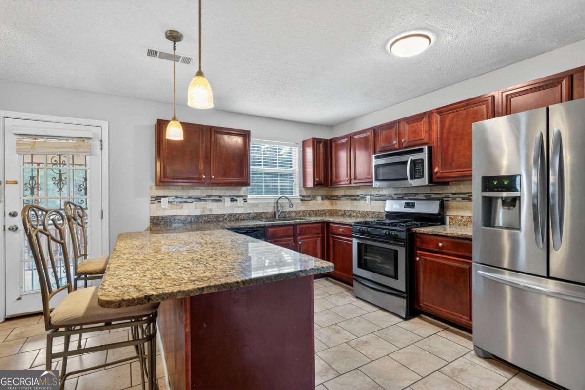 11961 Markham Way, Unit NONE Hampton, GA 30228 - Photo 6 of 30