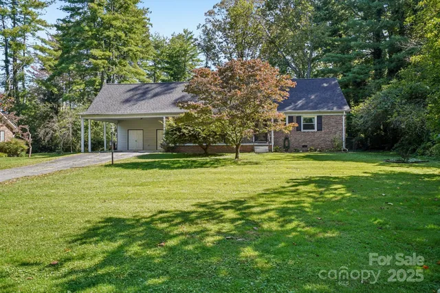 a view of a house with a backyard