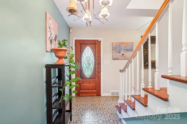 a view of house with garden