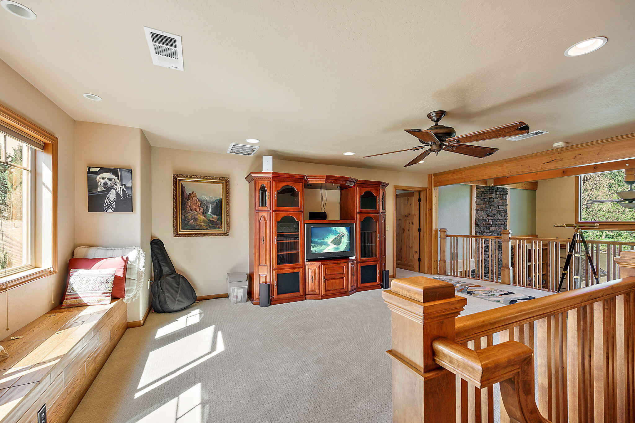 343 Rene Drive Shady Cove, OR 97539 - Photo 33 of 152 2nd Living Area