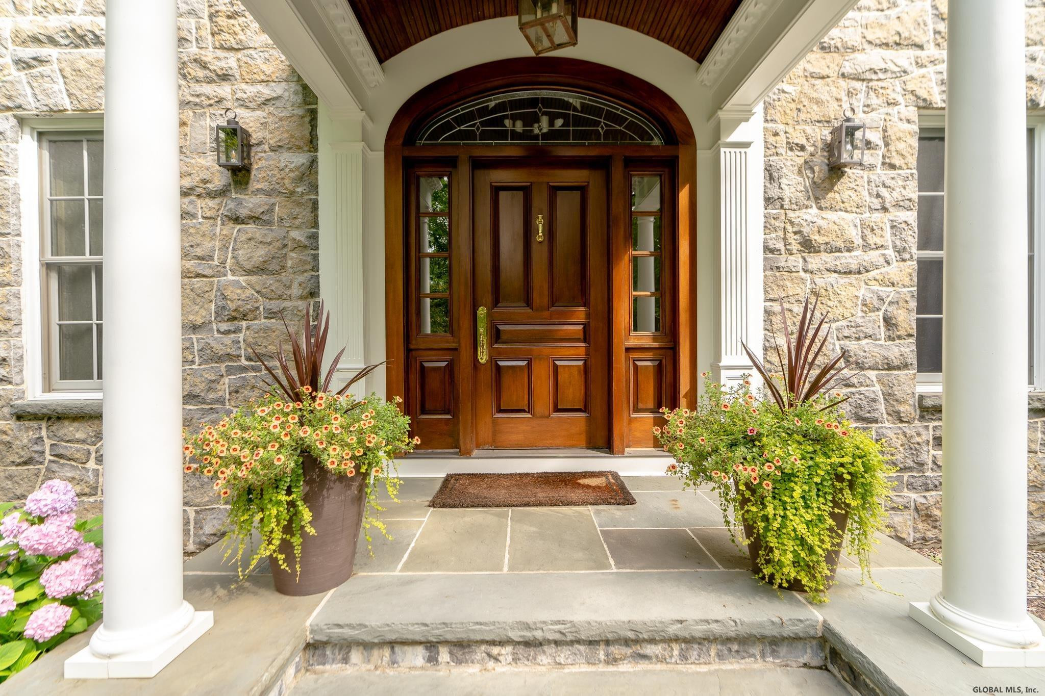 37 Hills Road Colonie, NY 12211 - Photo 4 of 69 Photo 4