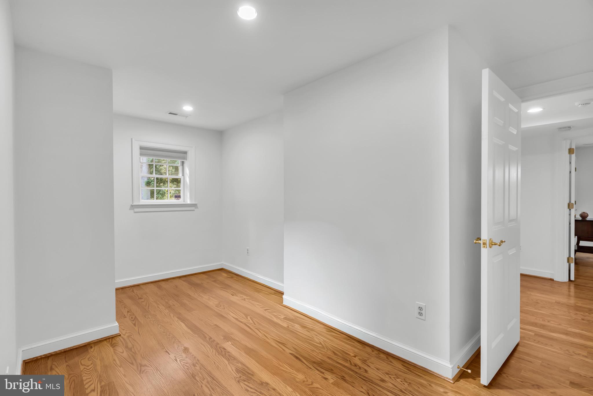 11036 Popes Head Road Fairfax, VA 22030 - Photo 41 of 49