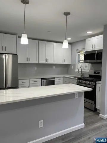 $2,700 | 20 C Lakeview Avenue, Leonia, NJ 07605