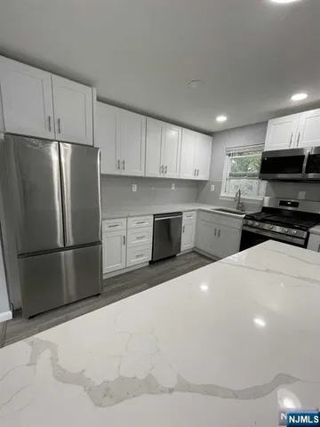 $2,700 | 20 C Lakeview Avenue, Leonia, NJ 07605